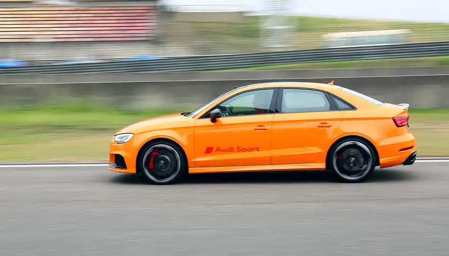 你好我是奥迪rs你也可以叫我西装暴徒