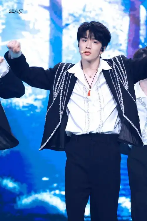 刘耀文超话3836383936353835 中秋晚会@时代少年团