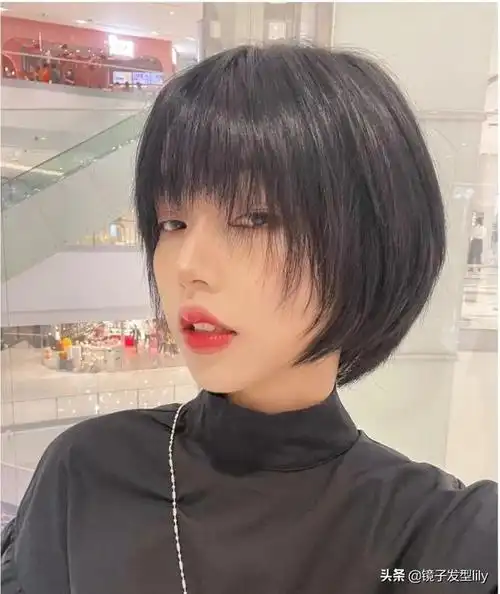 好看的女生短发发型(夏天太热圆脸适合剪什么样的短发)(3)