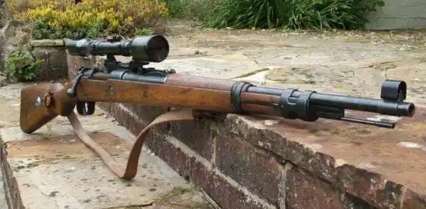 其中,德莱赛步枪被嘲讽为灌肠枪,kar98k毛瑟步枪在抗战时期