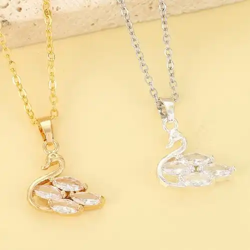 轻奢风铜微镶满钻钛钢天鹅项链韩版爆款14k金女神小众设计感吊坠