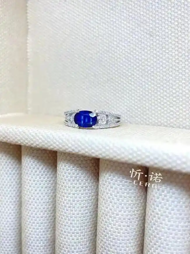 蓝宝石寓意着忠诚,希望和博爱 蓝宝 - 抖音