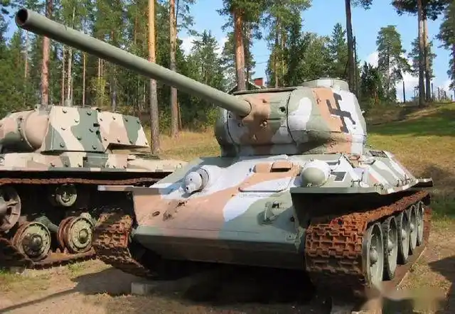 二战芬兰装甲兵感谢运输大队长斯大林给我们送来了坦克