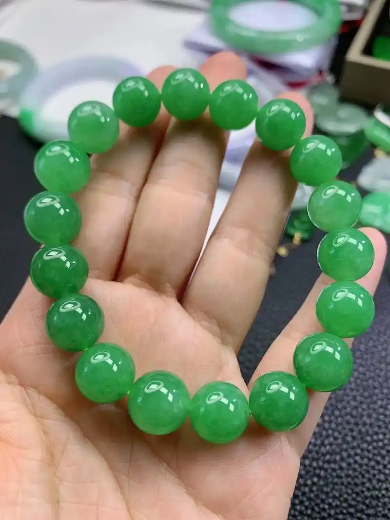 阳绿色翡翠圆珠手串,太吸睛了#翡翠直播 #缅甸翡翠 #源头好 - 抖音