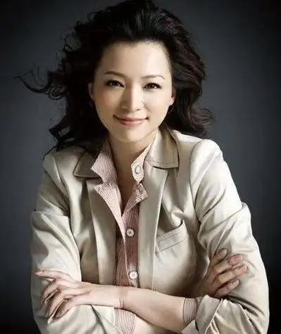 "央视一姐"董卿和丈夫密春雷不为人知的故事