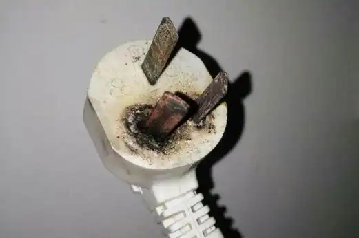 插头有点烧焦还能用吗