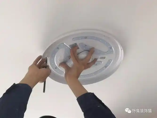 直击现场怀集悦景康城四房二厅灯饰安装全过程