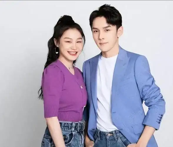 金靖官宣怀孕,男友舒奕橙点赞,三年前曾公开承认在谈恋爱