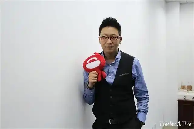 主持人林海,两任妻子都是同行,现51岁生活十分幸福