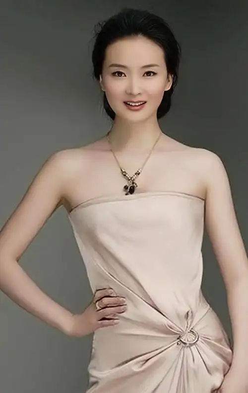 王艳高清冷艳美照,妩媚动人!__财经头条