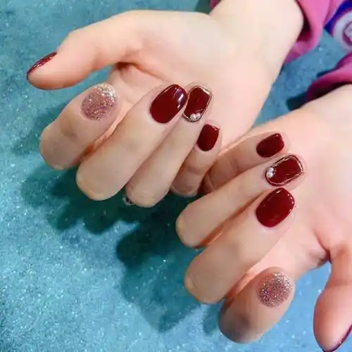 肤色黑黄就做这些过年美甲