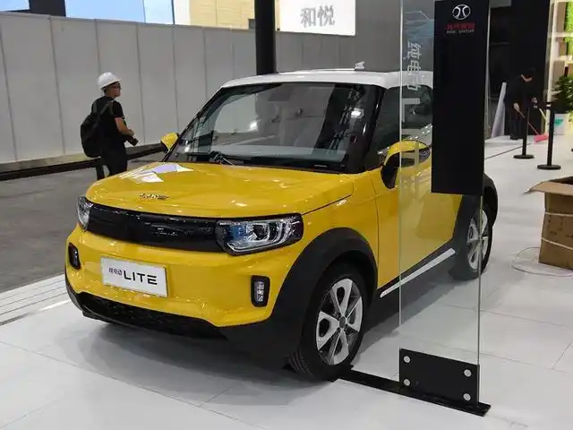 戏称为国产版的小型mini还是成年人的汽车玩具