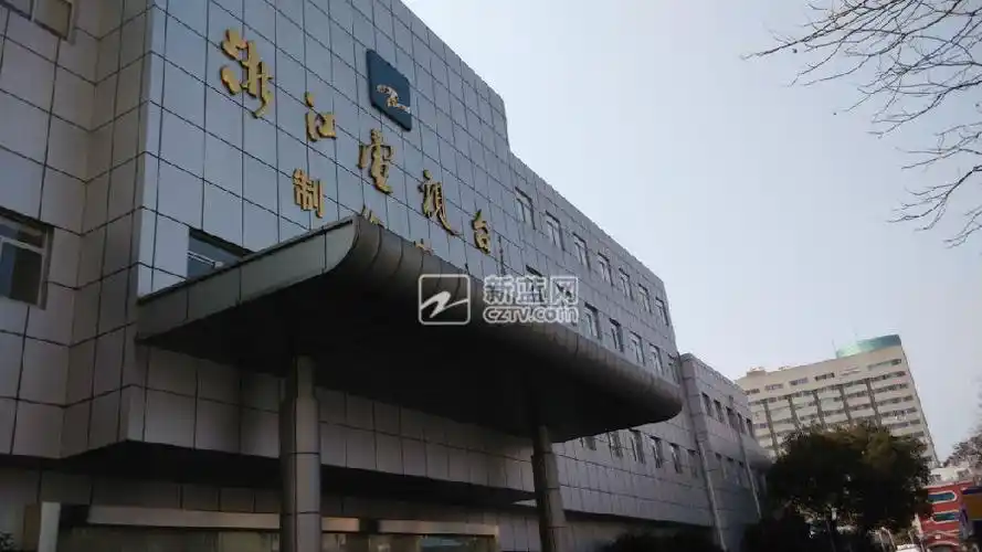 跑男兄弟团低调现身浙江卫视 现场照片独家曝光