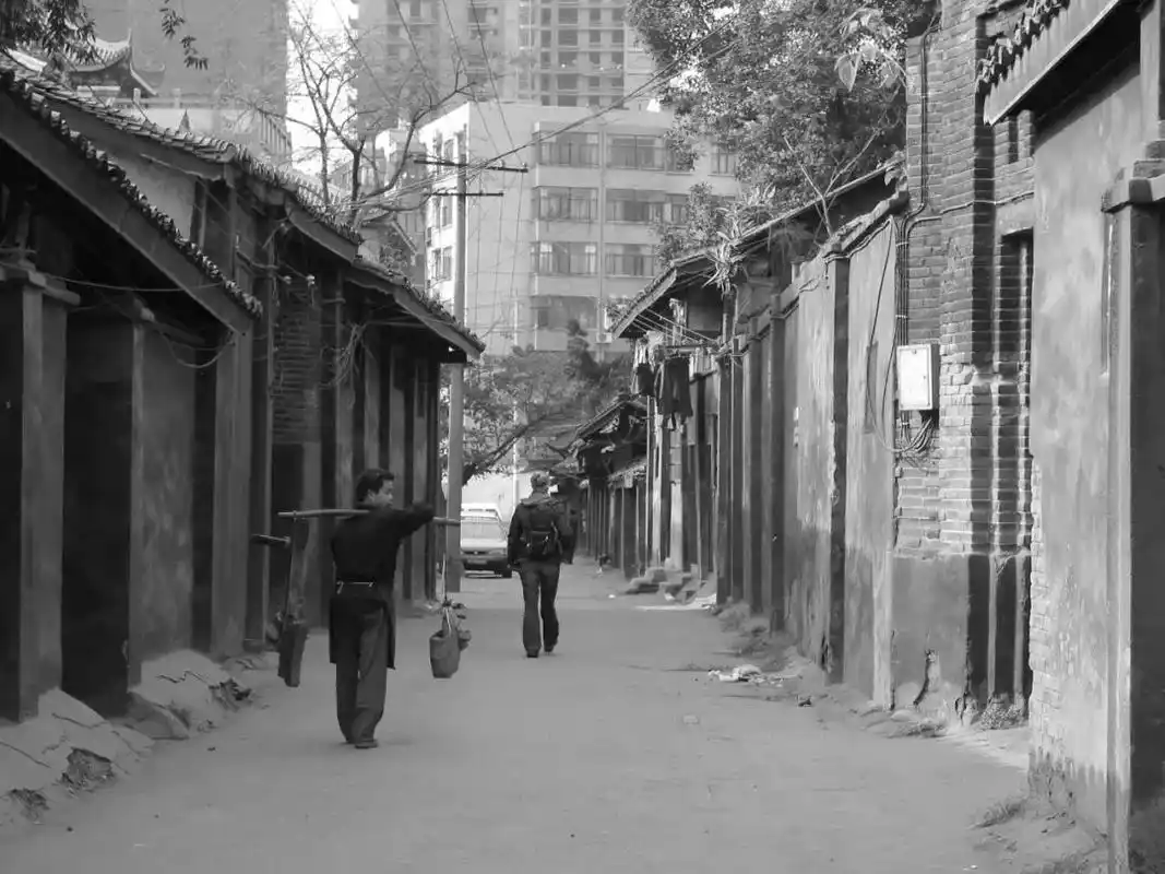 这一组老照片记录下了2003年11月的宽窄巷子.