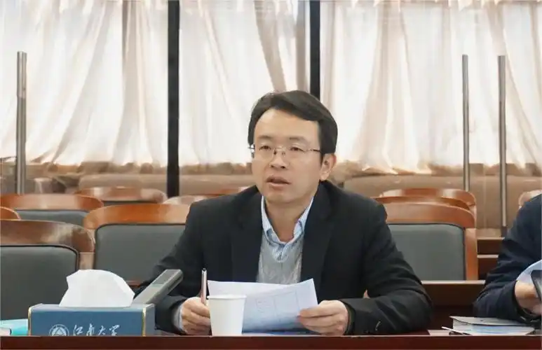 您现在的位置:>首页>动态>部门新闻>李兆丰作报告