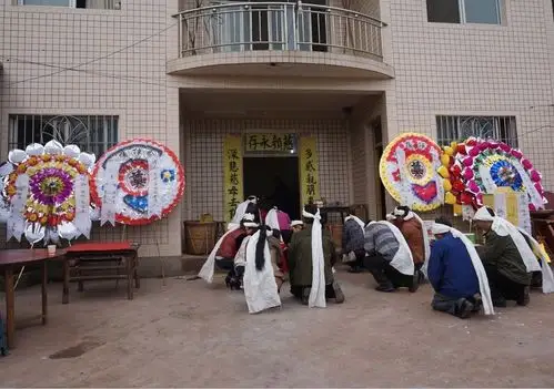 实拍:乡间丧葬出殡风俗图