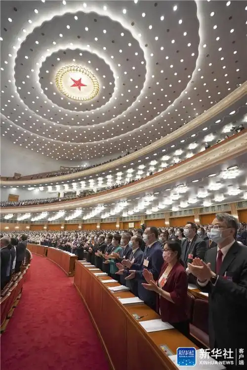 5月22日,第十三届全国人民代表大会第三次会议在北京人民大会堂炕幕