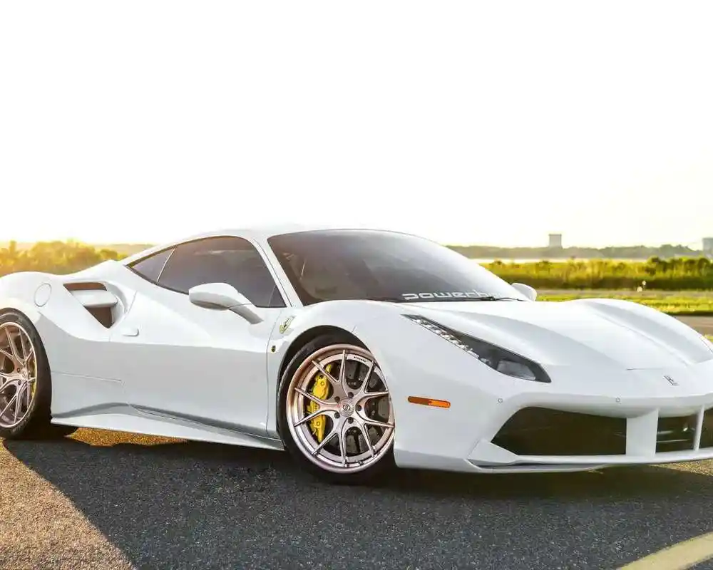 白色法拉利炫酷跑车宽屏桌面壁纸