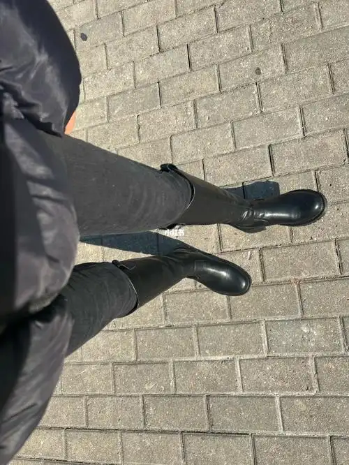 显瘦长筒靴搭配