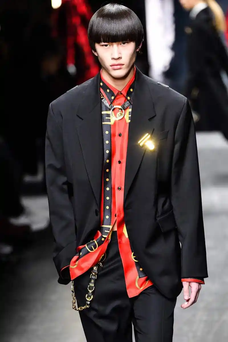 米兰男装周——范思哲品牌发布时装新品(2)