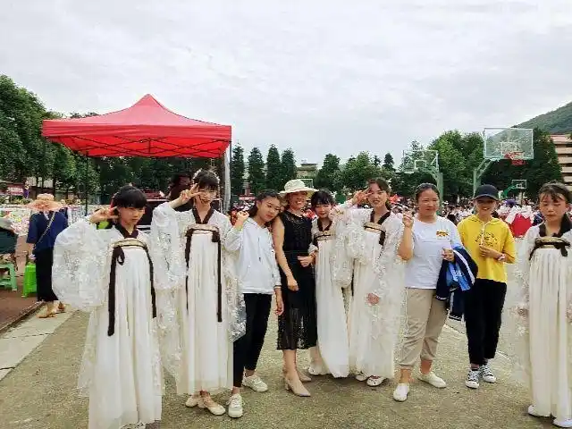 图集开阳县龙岗镇中学2019届毕业典礼央视春晚歌手吉尼斯世界纪录保持