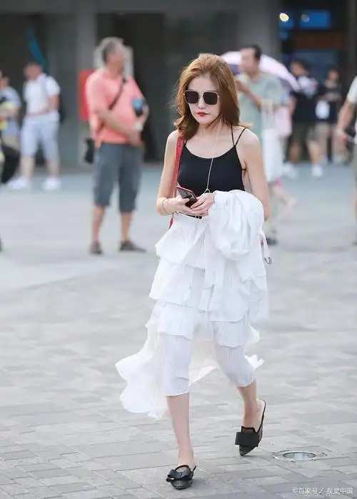 夏天即将到来,女生如何选择吊带背心