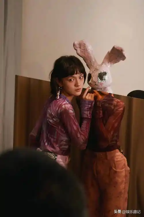 古力娜扎龚俊梁洁赵小棠周洁琼范世琦张馨予周雨彤微风拂面,春意渐浓