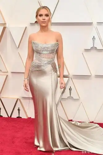 明星斯嘉丽scarlett性感亮相第92届奥斯卡红毯现场!