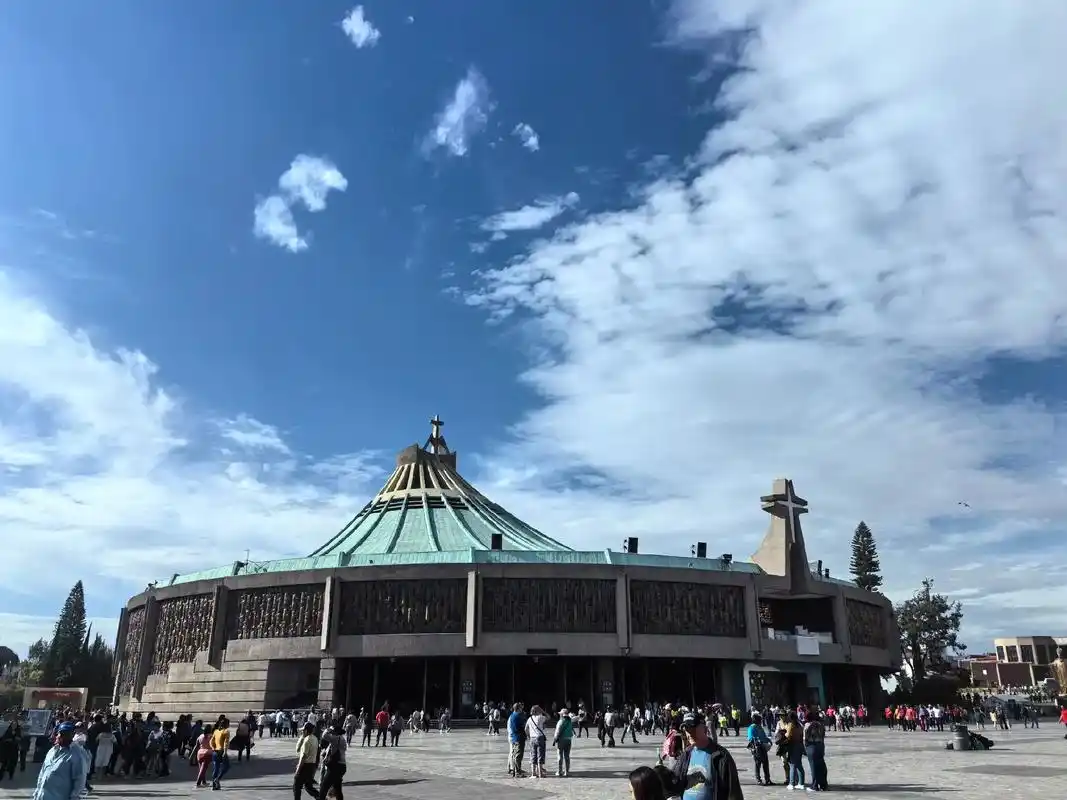 圣母显灵大教堂,瓜达卢佩圣母堂是墨西哥最大的宗教圣地,被罗马 - 抖