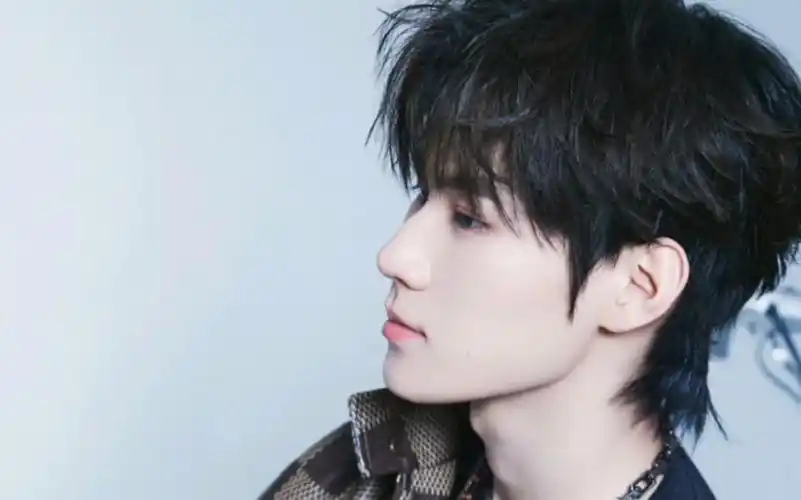 【张真源】哇塞,侧颜绝了