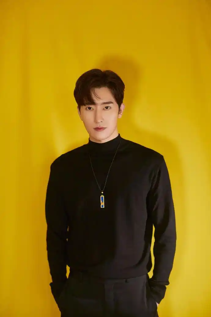 武汉歌手周觅02创作公益歌曲为医护人员加油