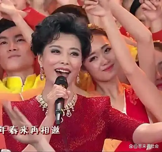 如何评价今年春晚《难忘今宵》?为什么观众认为黄绮珊没唱出感觉