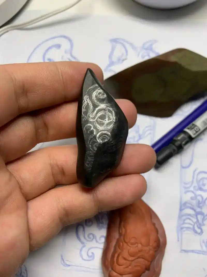 哈密泥石随型雕刻兽面喜欢来聊