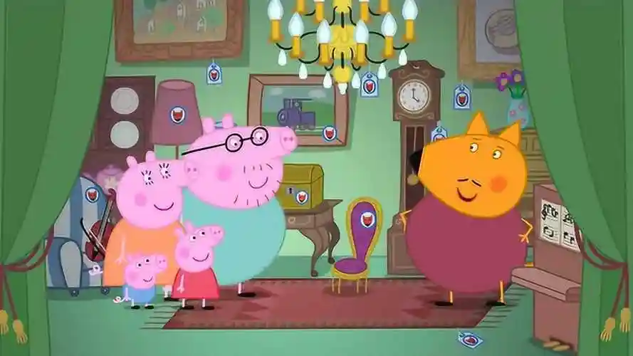 小猪佩奇一家来看古董,猪爸爸直接坐古董椅子,遭到制止!