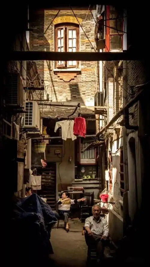 如果城市有性别,那上海一定是女人_弄堂