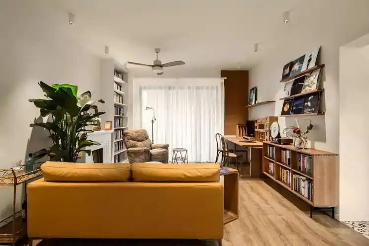 沙发到底要不要靠墙?看完我瞬间就悟了!