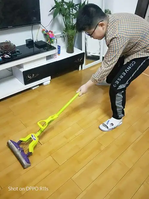 帮妈妈拖地是我最快乐的一件事
