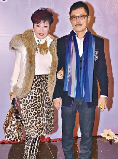 当老公面亲吻前夫谢贤,贴心为对方点菜_江耀城_谢霆锋_关系