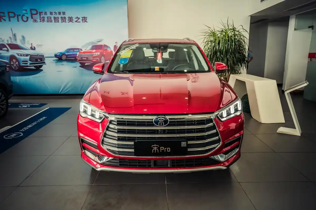 比亚迪宋pro燃油版火红高清大图来撩你心动了吗