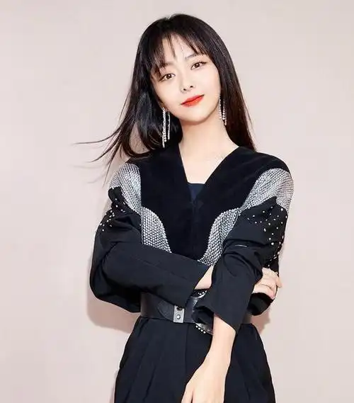 不同脸型对应不同发型,巧用配饰更显脸小|卷发|刘海|国字脸_网易订阅