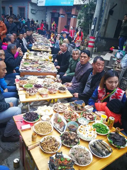 每年农历十一的哈播最原始长街宴