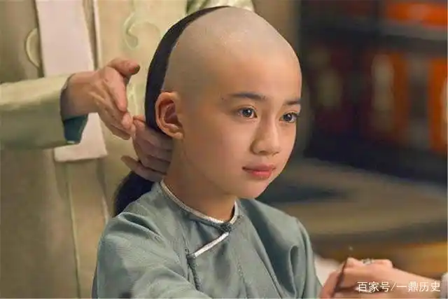 清朝男人清一色的辫子,究竟有多脏?气味难闻,令人恶心