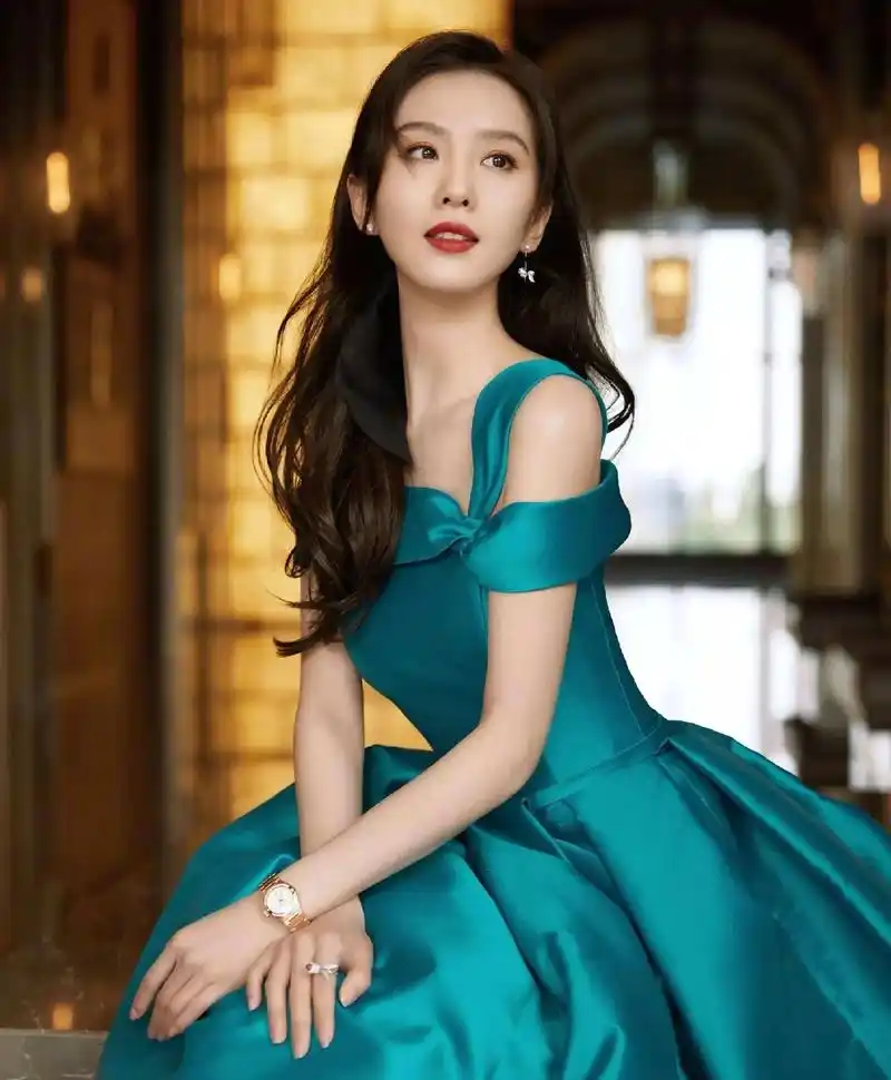 影视明星刘诗诗壁纸合集#美女 #明星#刘诗诗 @抖音小助手  - 抖音