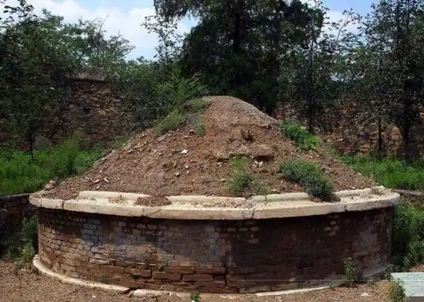 加快农村土地流转,规模种植是大势,土地的"坟头"应怎么处理?