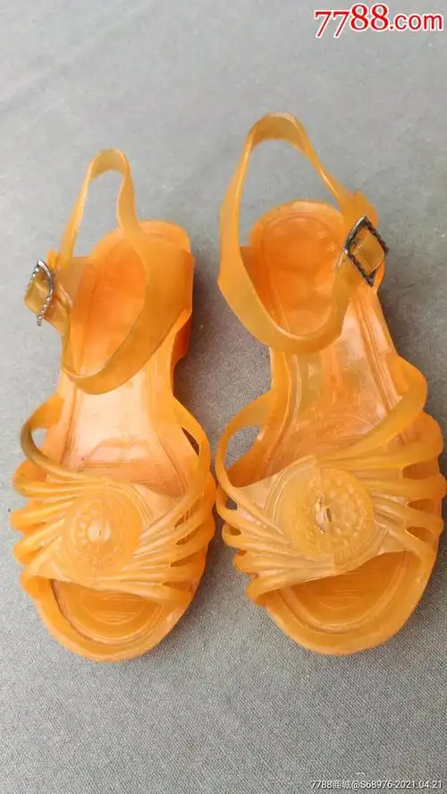 怀旧80年代儿童塑料凉鞋17码抚顺一塑时代感强可做影视道具是收藏欣赏