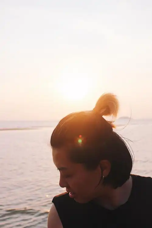 告别"披头散发"!简单易学的日系编发,助你秒变背影杀手!