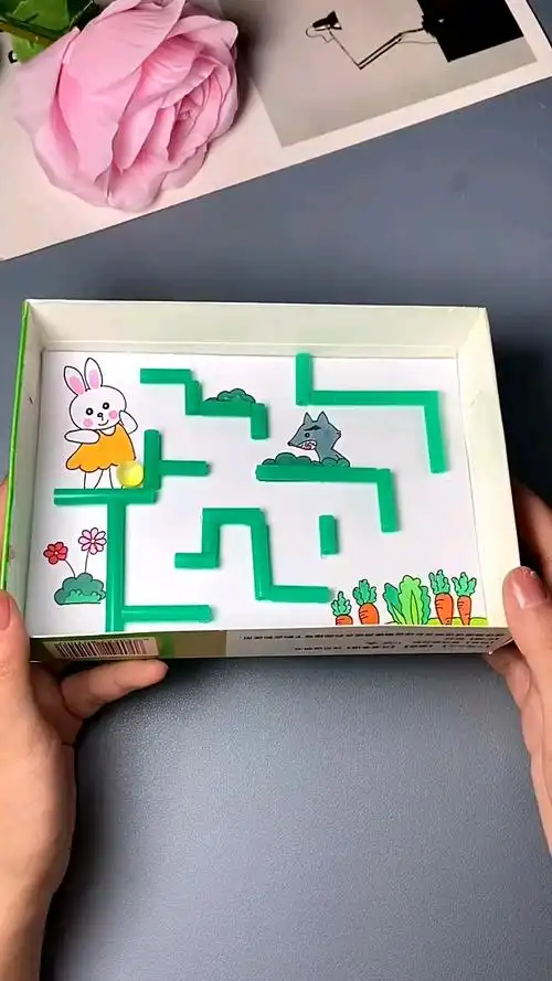 手工制作废纸盒不要扔给孩子做个弹珠迷宫吧
