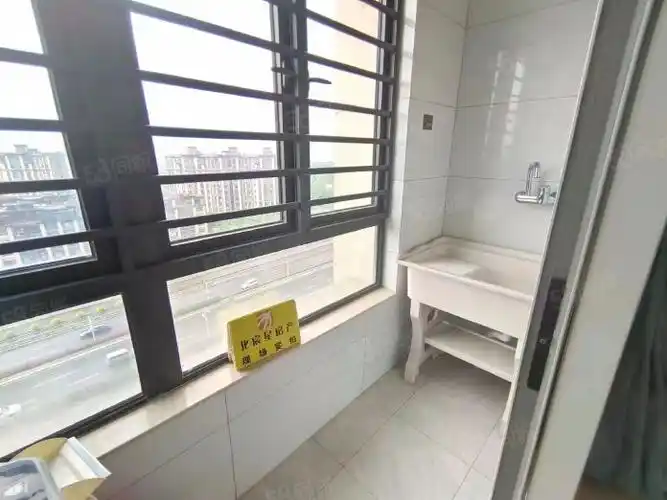 高新区中海单身公寓厅卧分离押一付一厚庭站德艺福抗旁