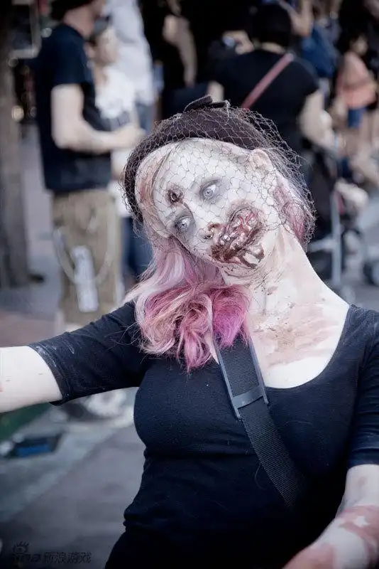 僵尸cos秀僵尸迷盛装出席