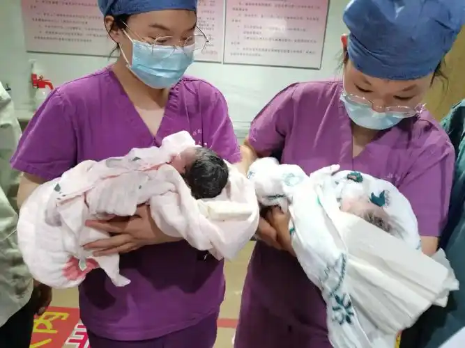 报喜单绒双羊女宝宝出生了